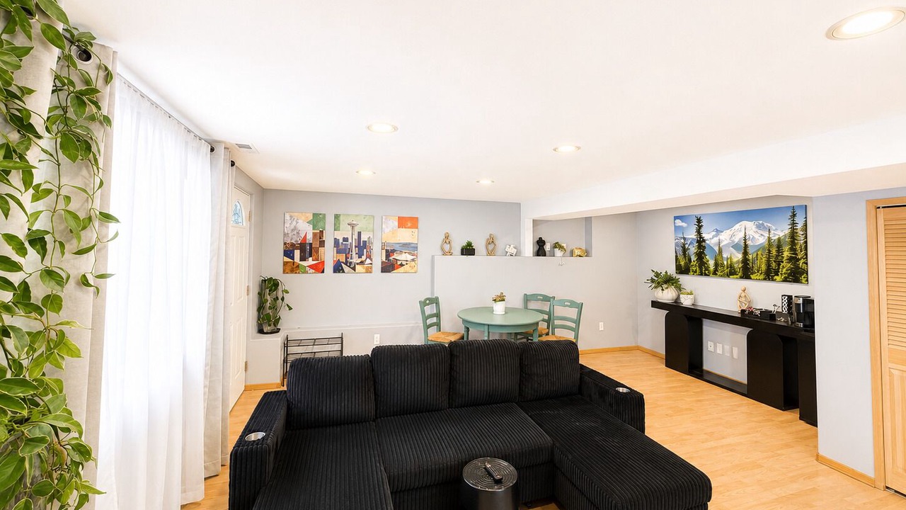 Photo of Livingroom in Seattle Metro Area