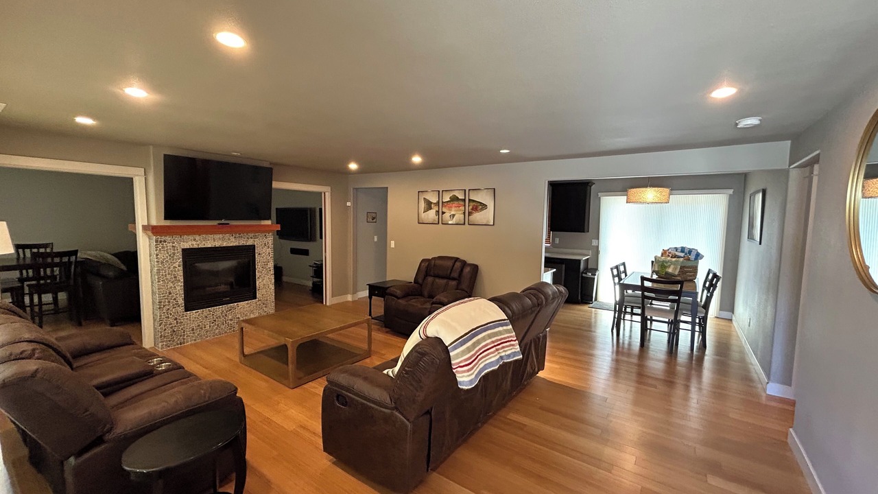 Photo of Livingroom in Tri-City