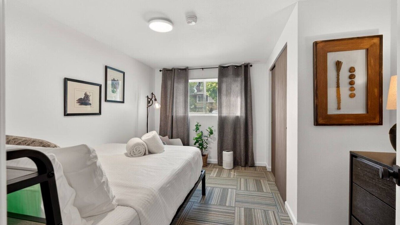 Photo of Bedroom in Roxhill