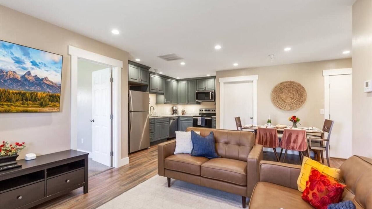 Photo of Livingroom in Leigh Creek Estates