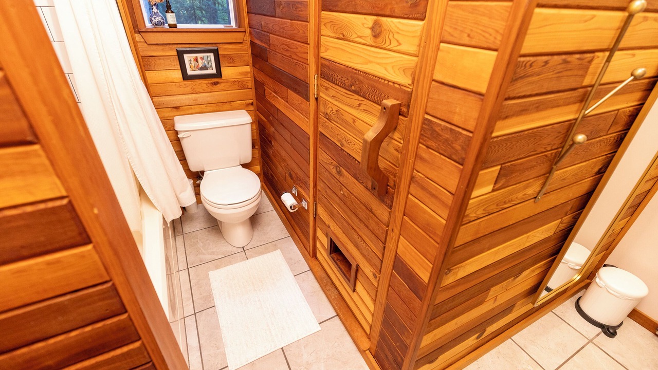 Photo of Bathroom in Glacier