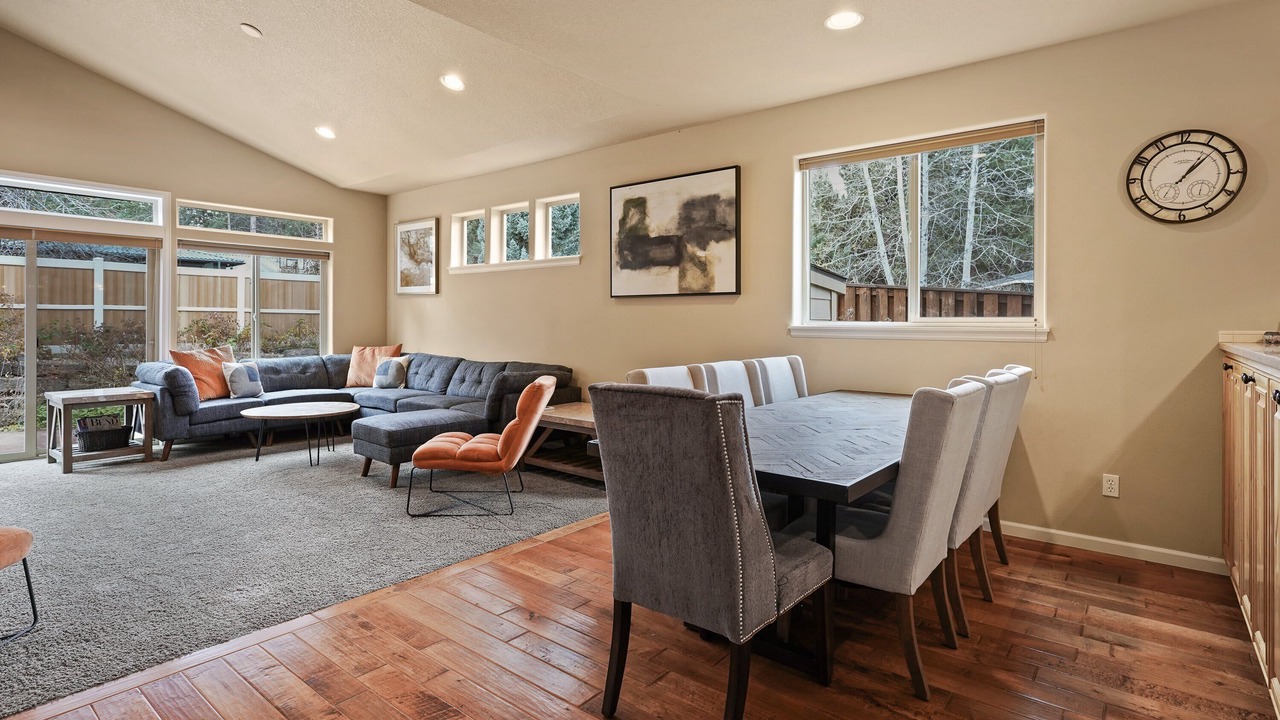Photo of Livingroom in Old Farm District