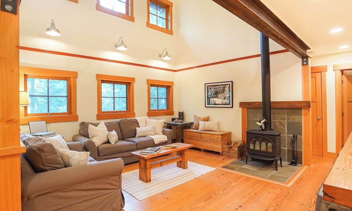 Photo of Livingroom in Glacier
