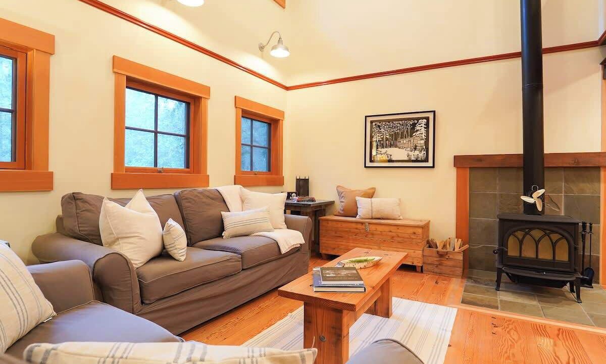 Photo of Livingroom in Glacier