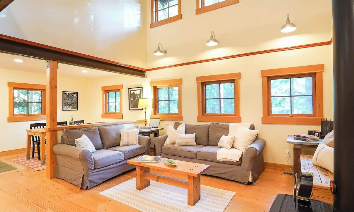 Photo of Livingroom in Glacier