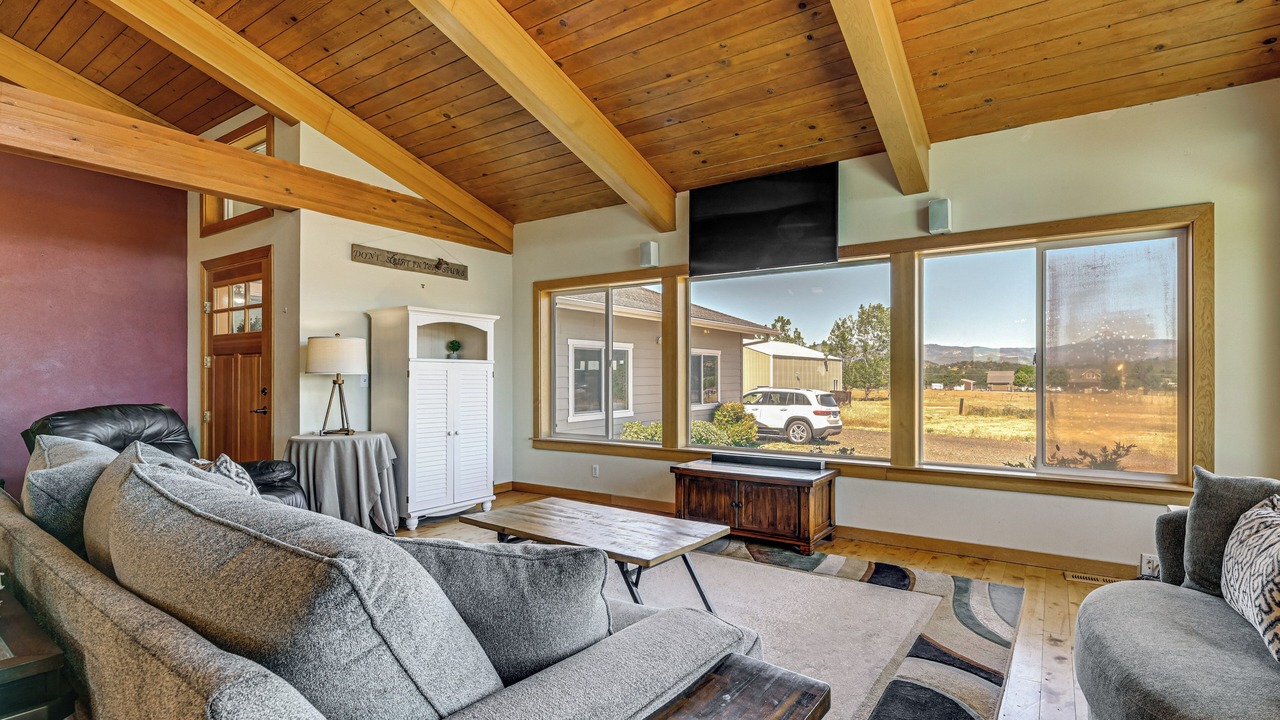 Photo of Livingroom in Eagle Point