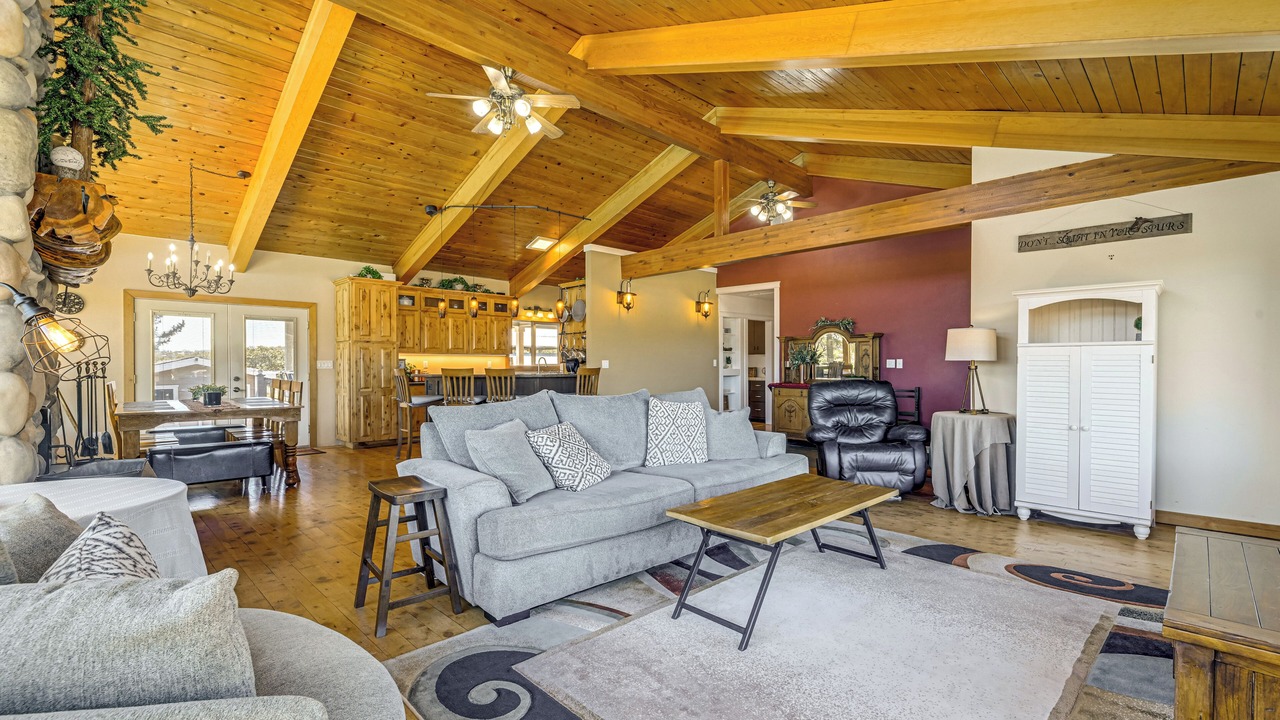 Photo of Livingroom in Eagle Point