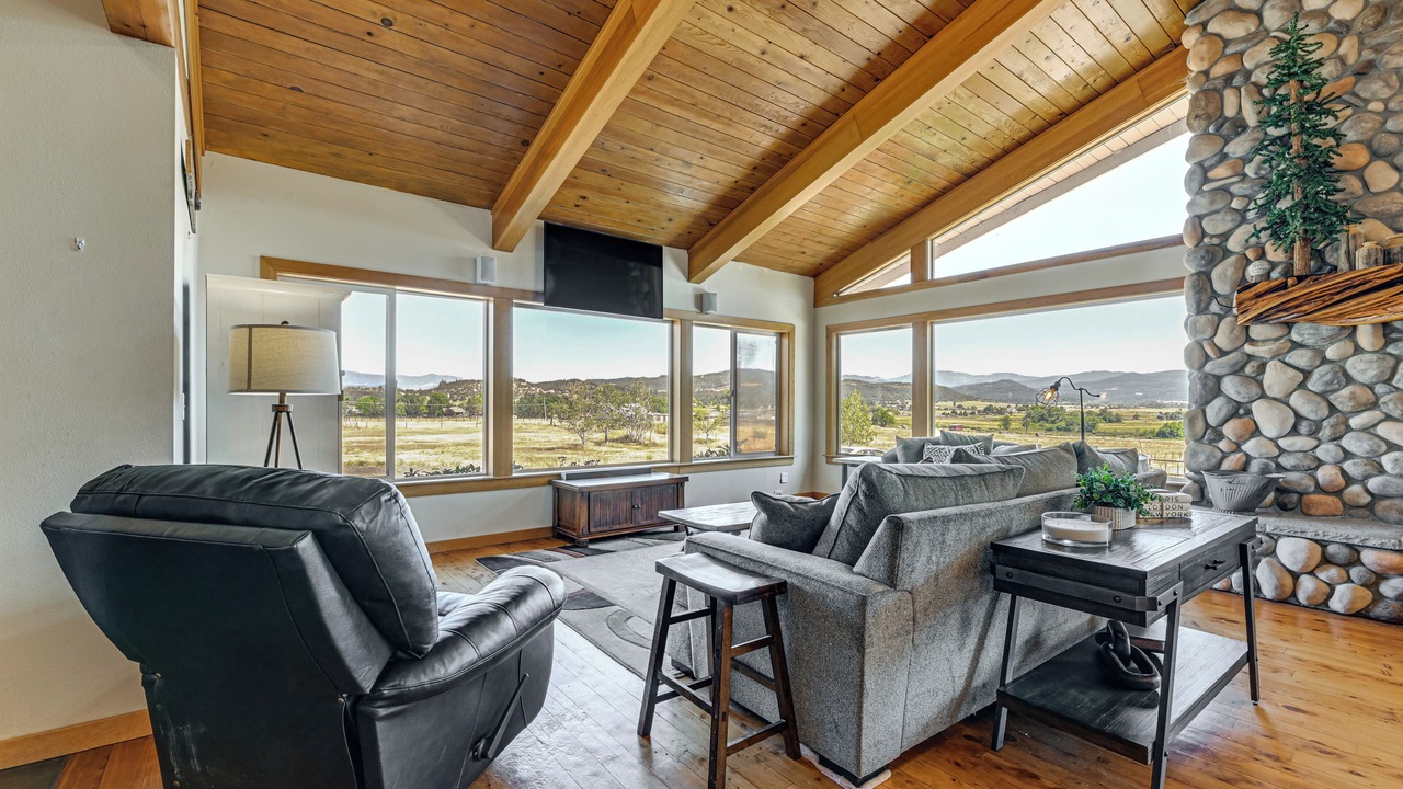Photo of Livingroom in Eagle Point