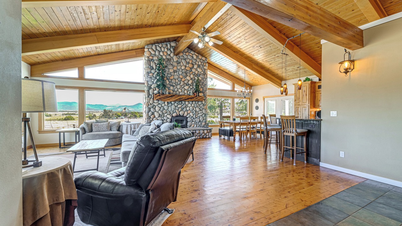 Photo of Livingroom in Eagle Point
