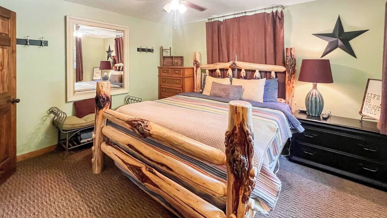 Photo of Bedroom in Cascade