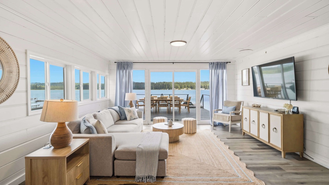 Photo of Livingroom in Diamond Lake