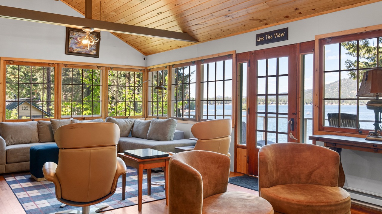 Photo of Livingroom in Loon Lake
