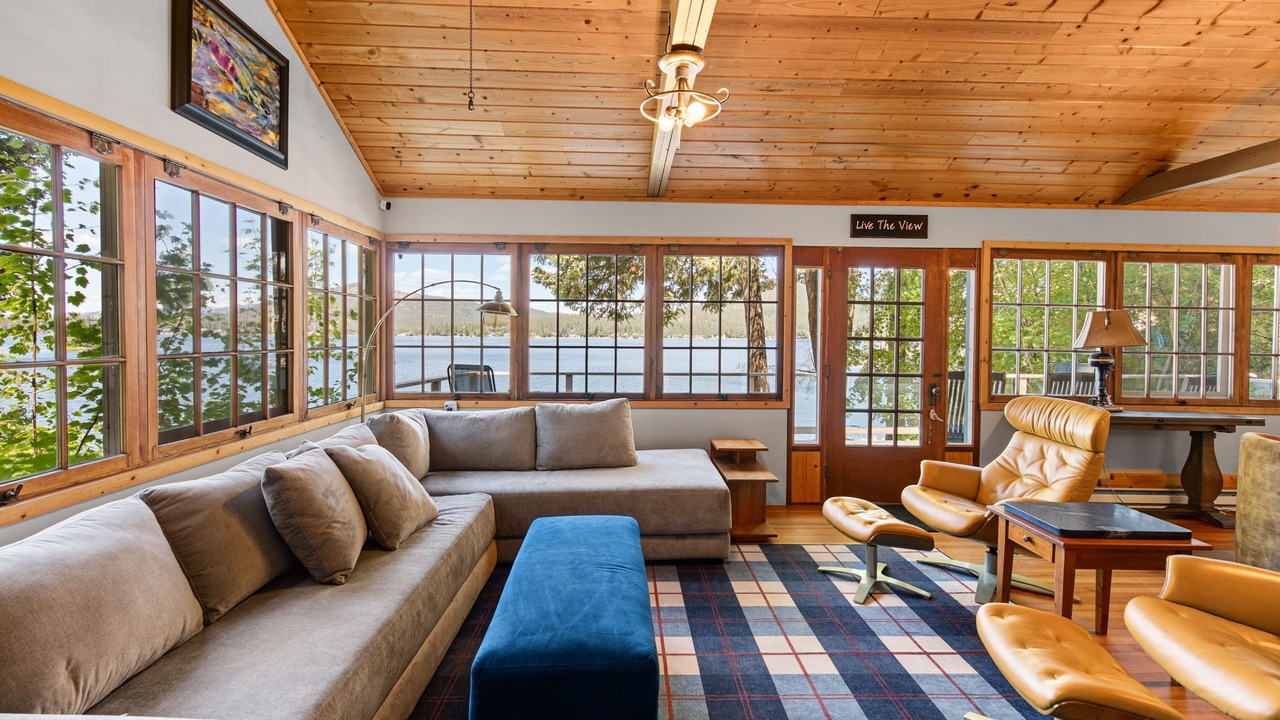Photo of Livingroom in Loon Lake