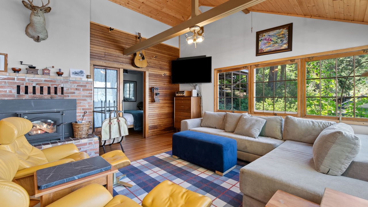 Photo of Livingroom in Loon Lake