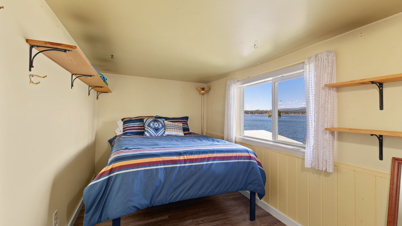 Photo of Bedroom in Loon Lake