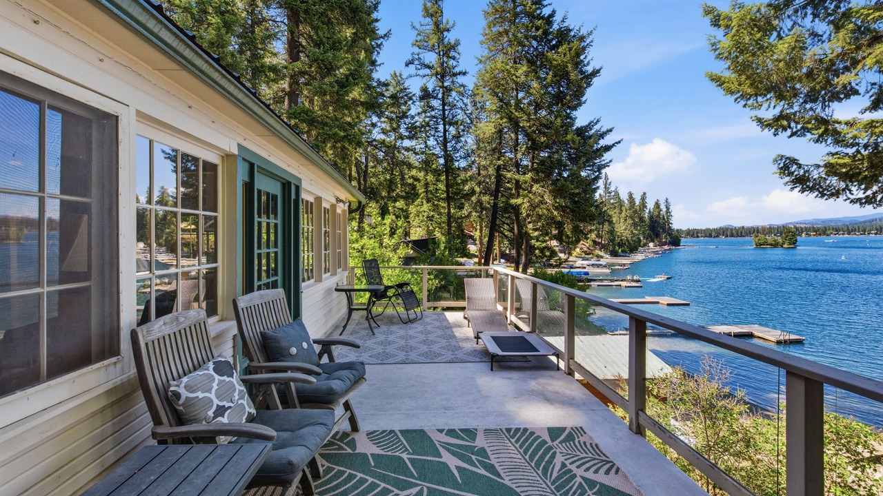 Photo of Patio Balcony in Loon Lake