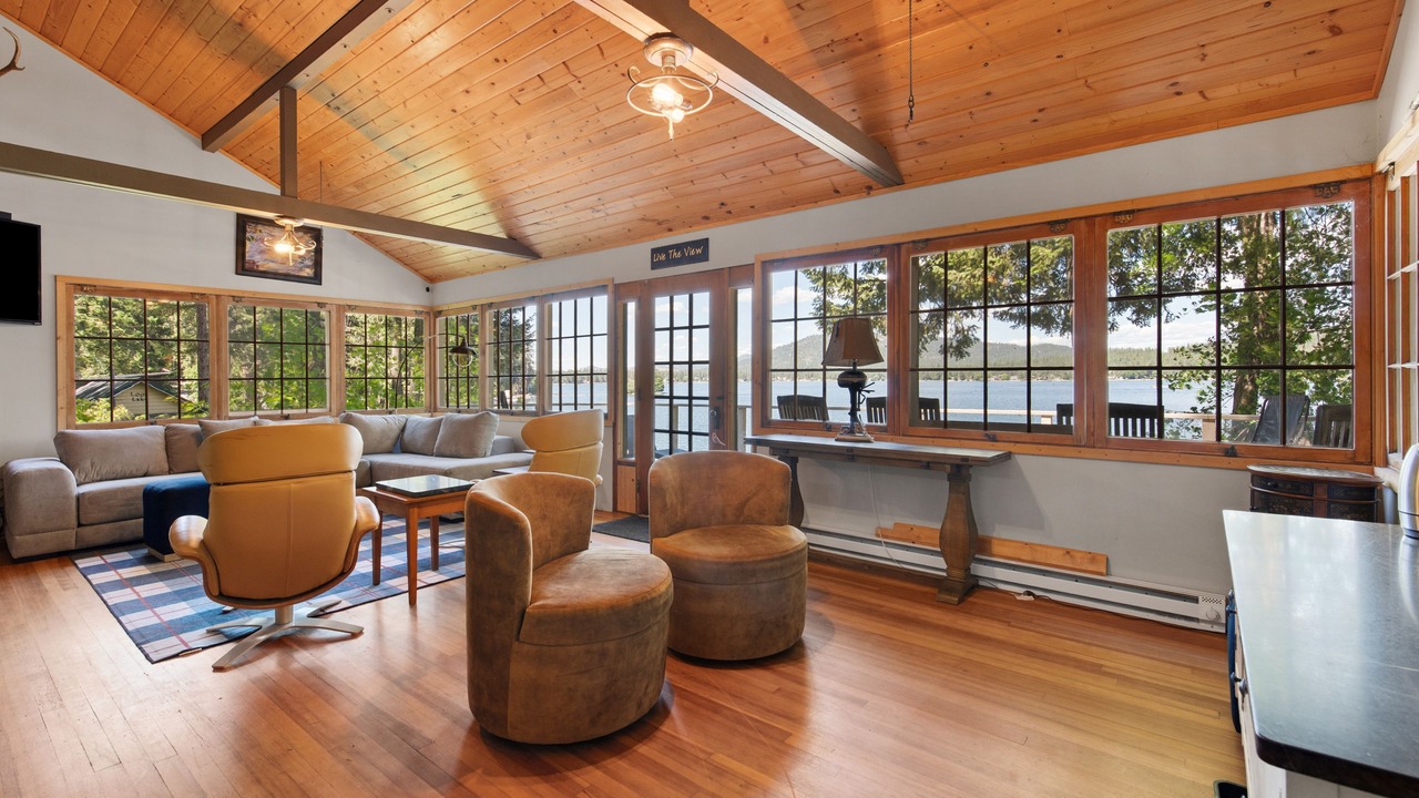 Photo of Livingroom in Loon Lake
