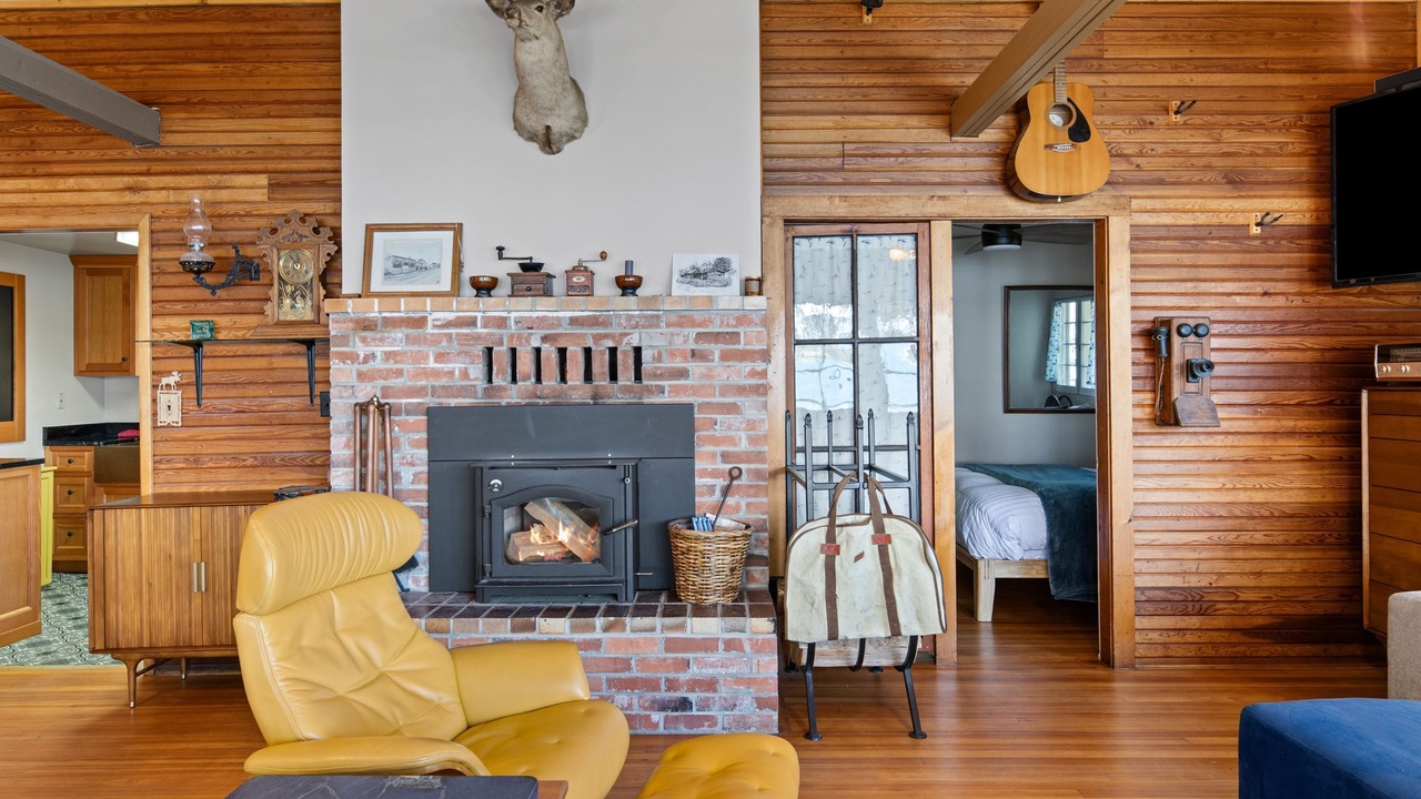 Photo of Livingroom in Loon Lake