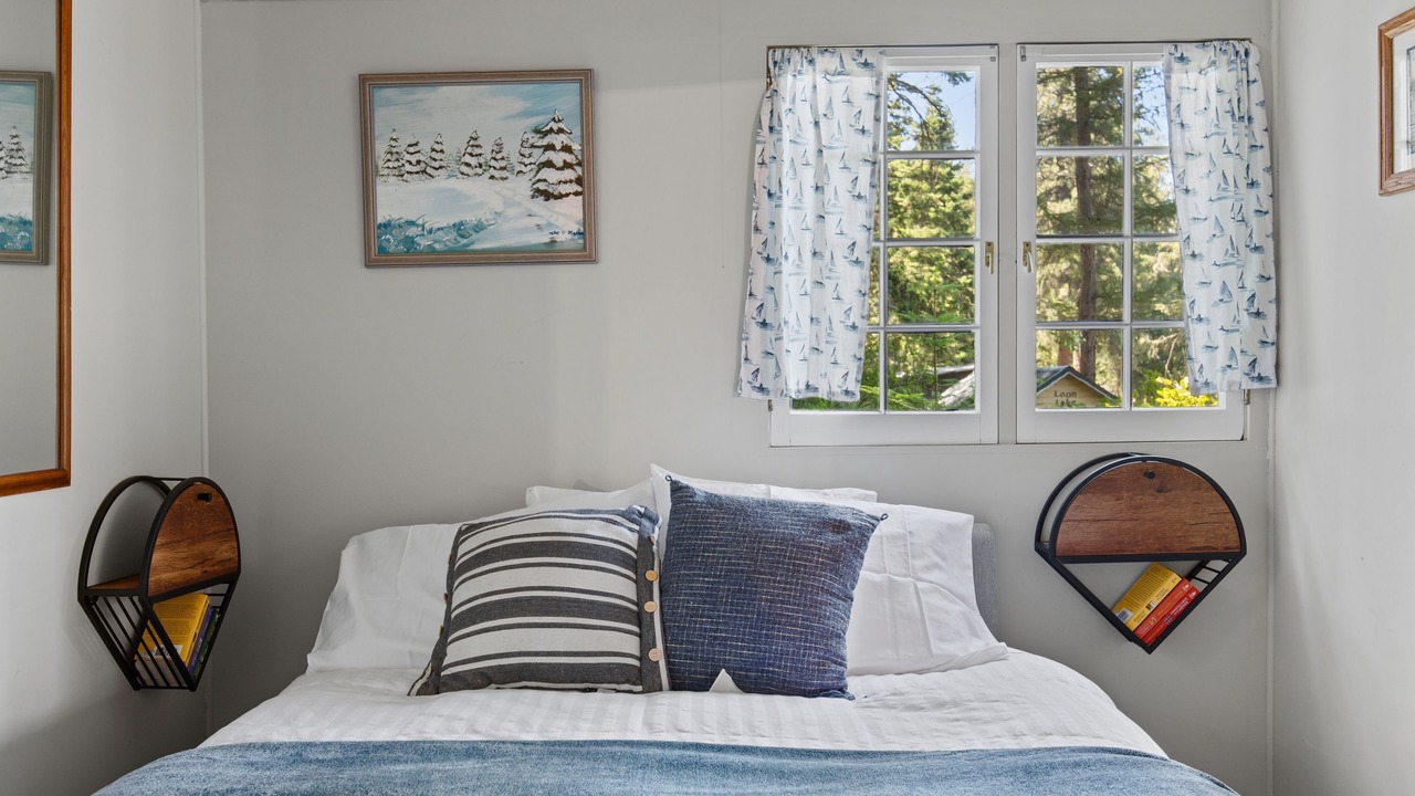 Photo of Bedroom in Loon Lake