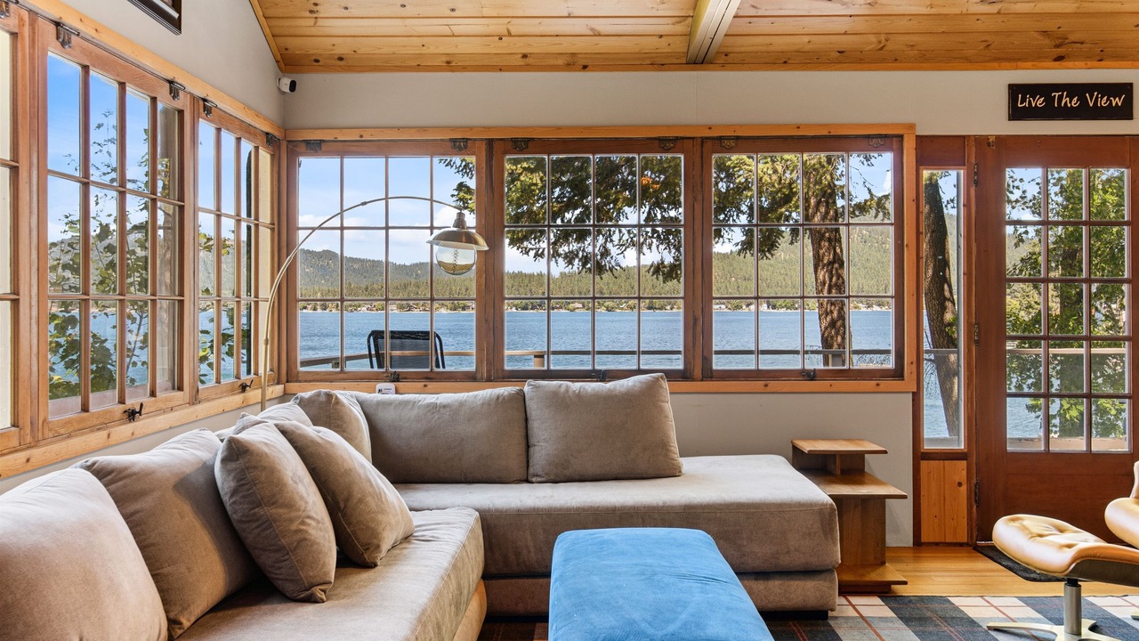 Photo of Livingroom in Loon Lake