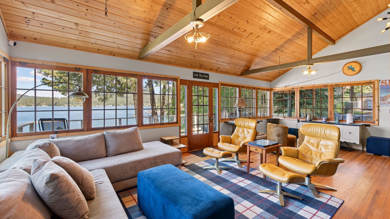 Photo of Livingroom in Loon Lake