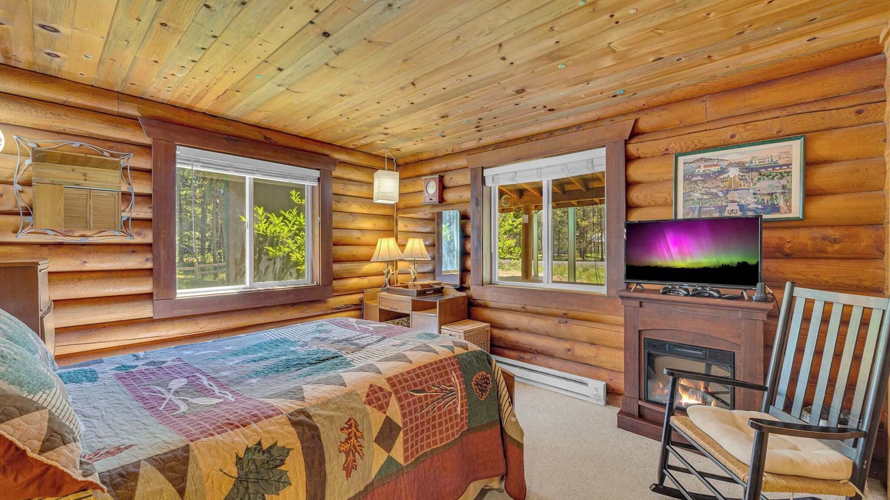 Photo of Bedroom in Oregon Water Wonderland