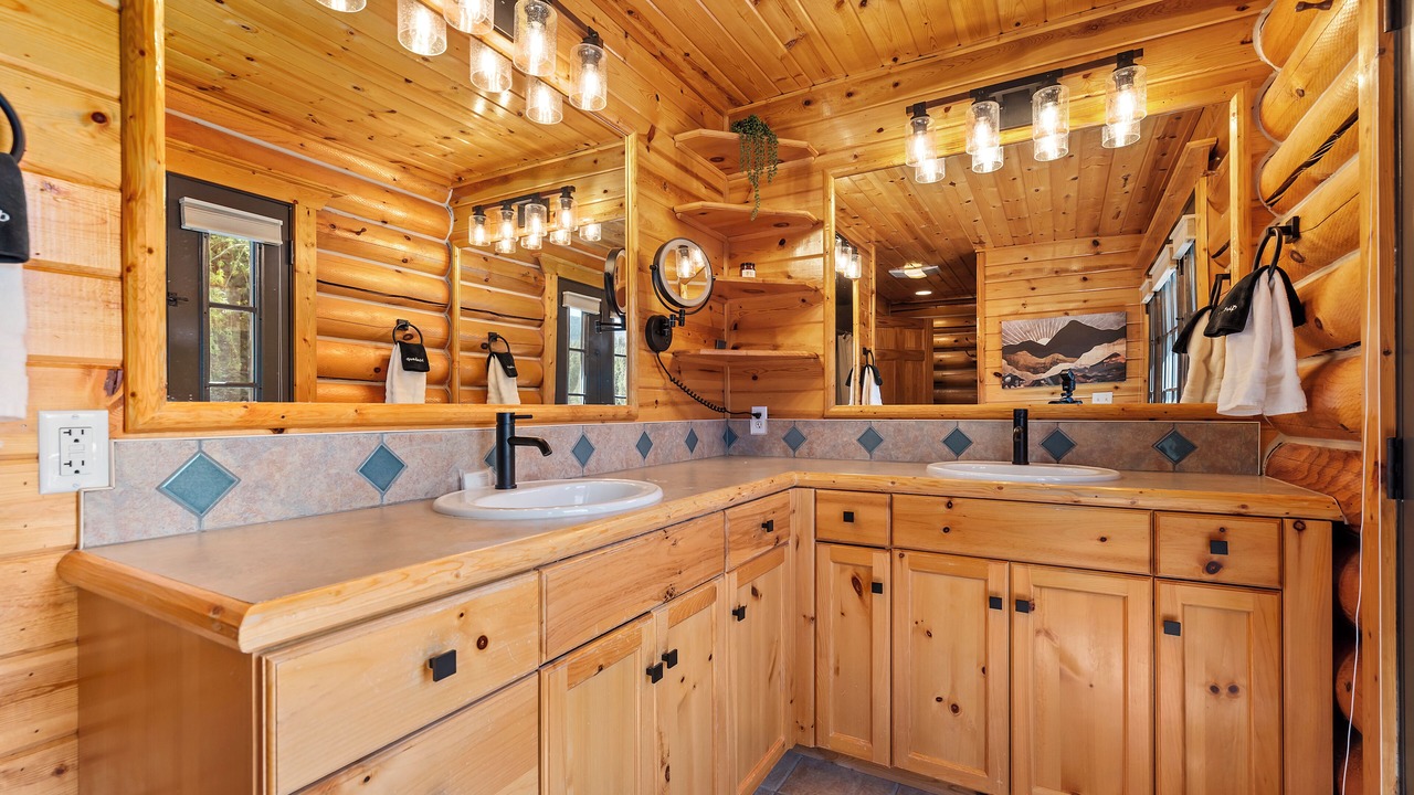 Photo of Bathroom in Garden Valley