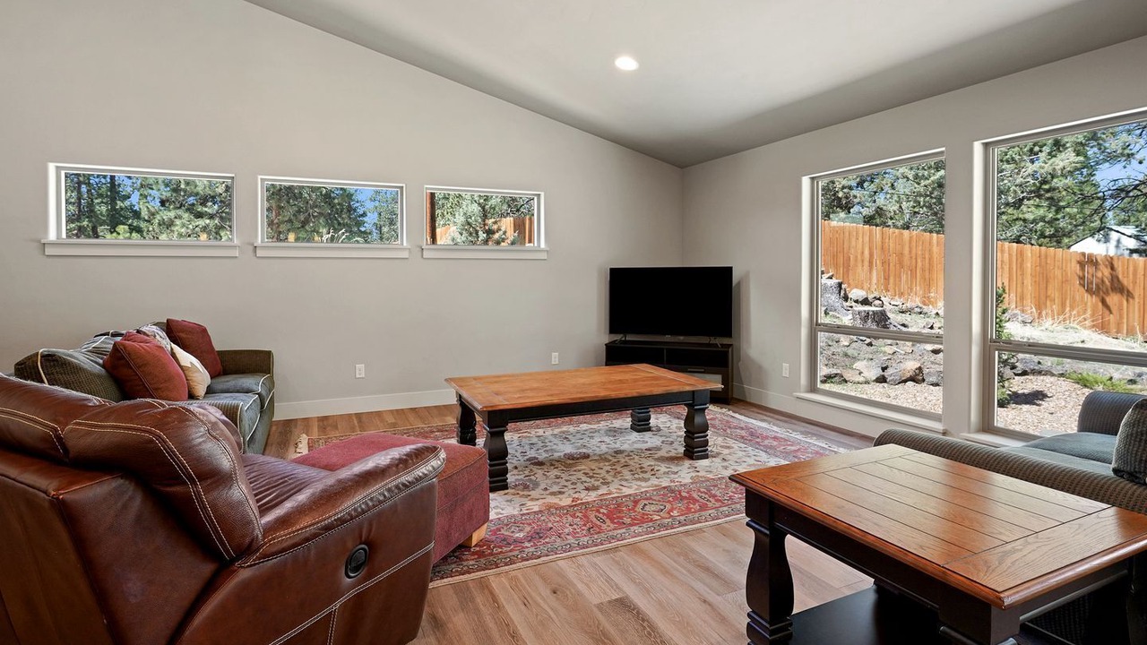 Photo of Livingroom in Deschutes River Woods