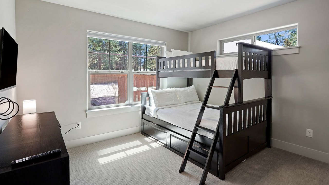 Photo of Bedroom in Deschutes River Woods