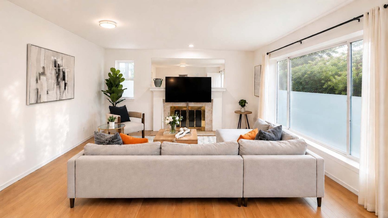 Photo of Livingroom in Shoreline