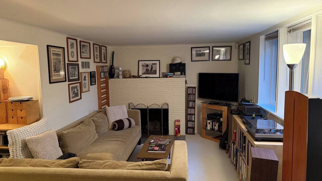 Photo of Livingroom in Mid-Beacon Hill