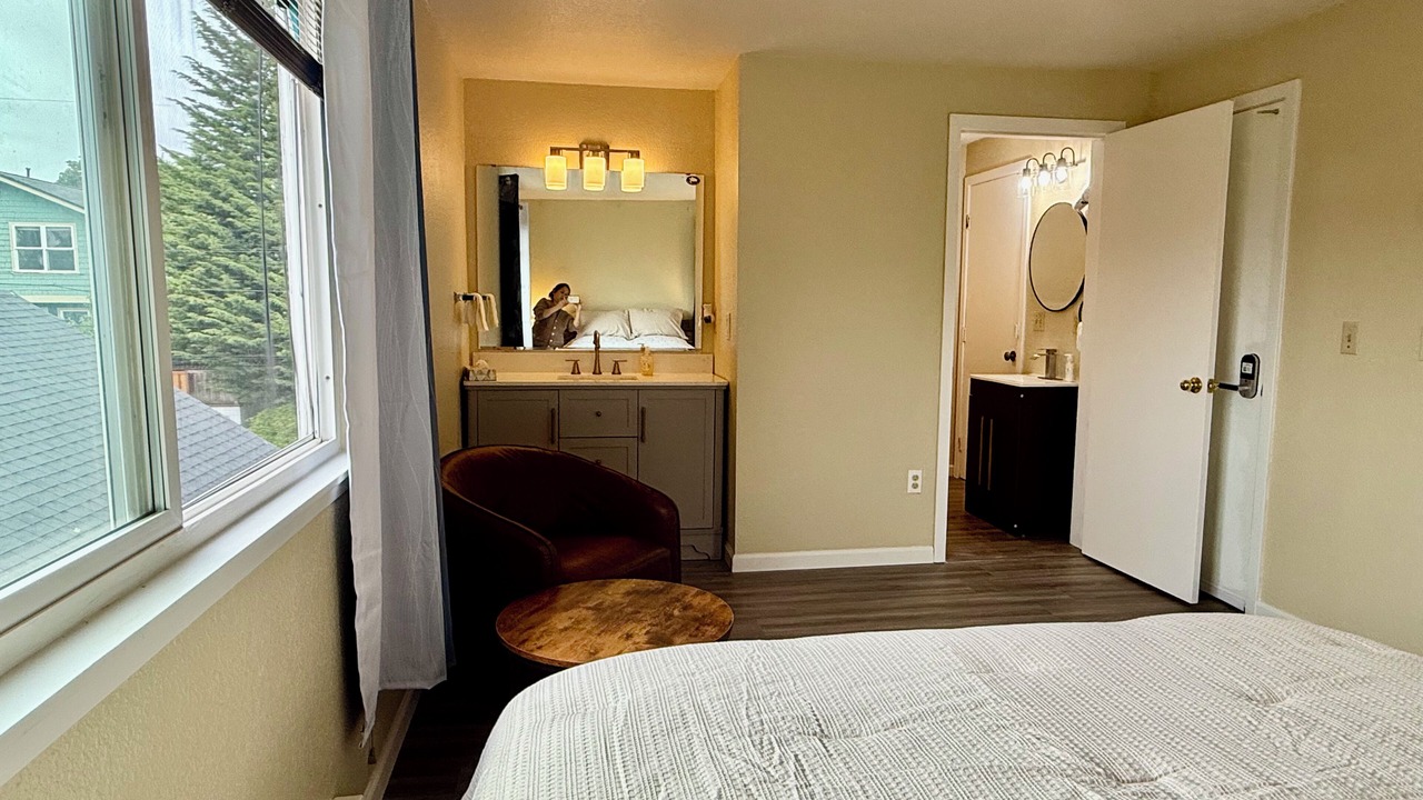 Photo of Bedroom in University District