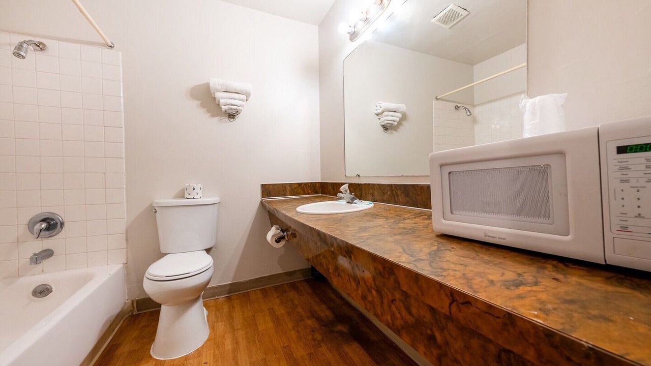 Photo of Bathroom in Powellhurst-Gilbert