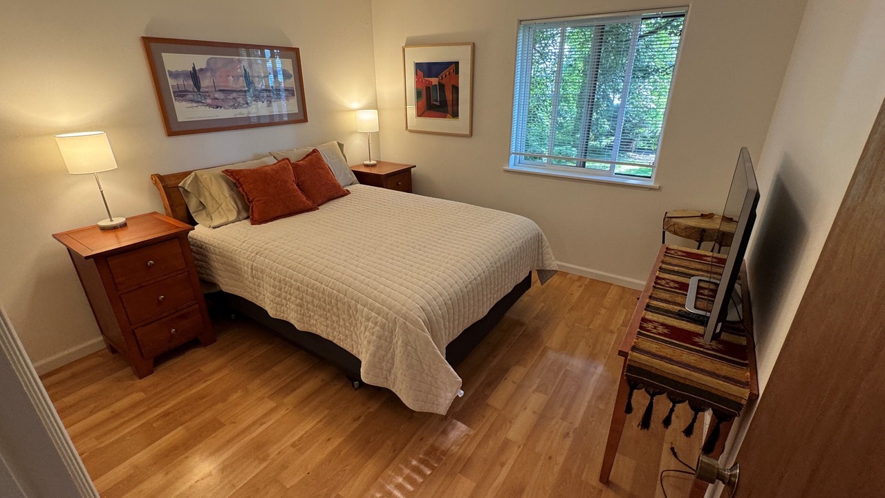 Photo of Bedroom in Rollingbay