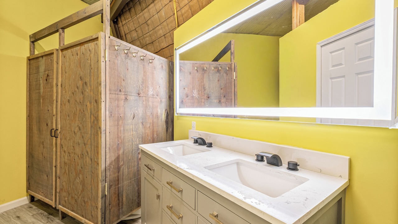 Photo of Bathroom in Emigrant