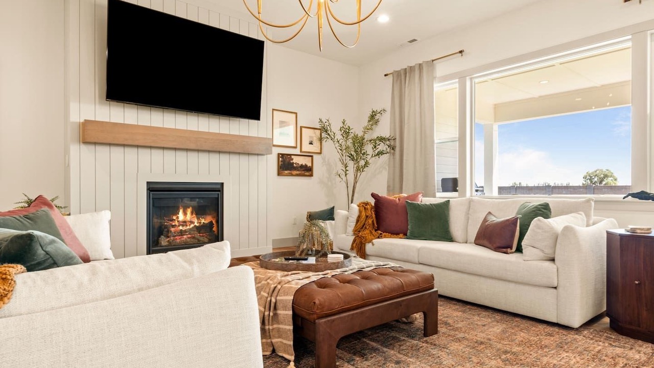 Photo of Livingroom in Tri-Cities