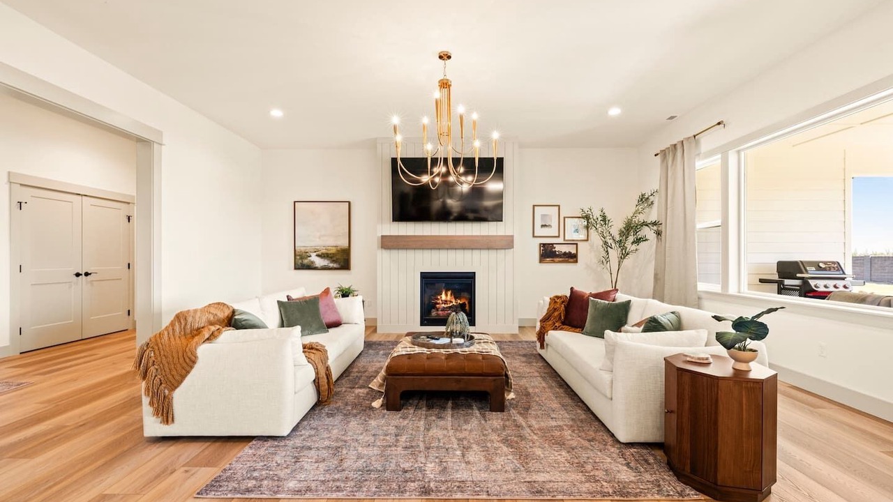 Photo of Livingroom in Tri-Cities
