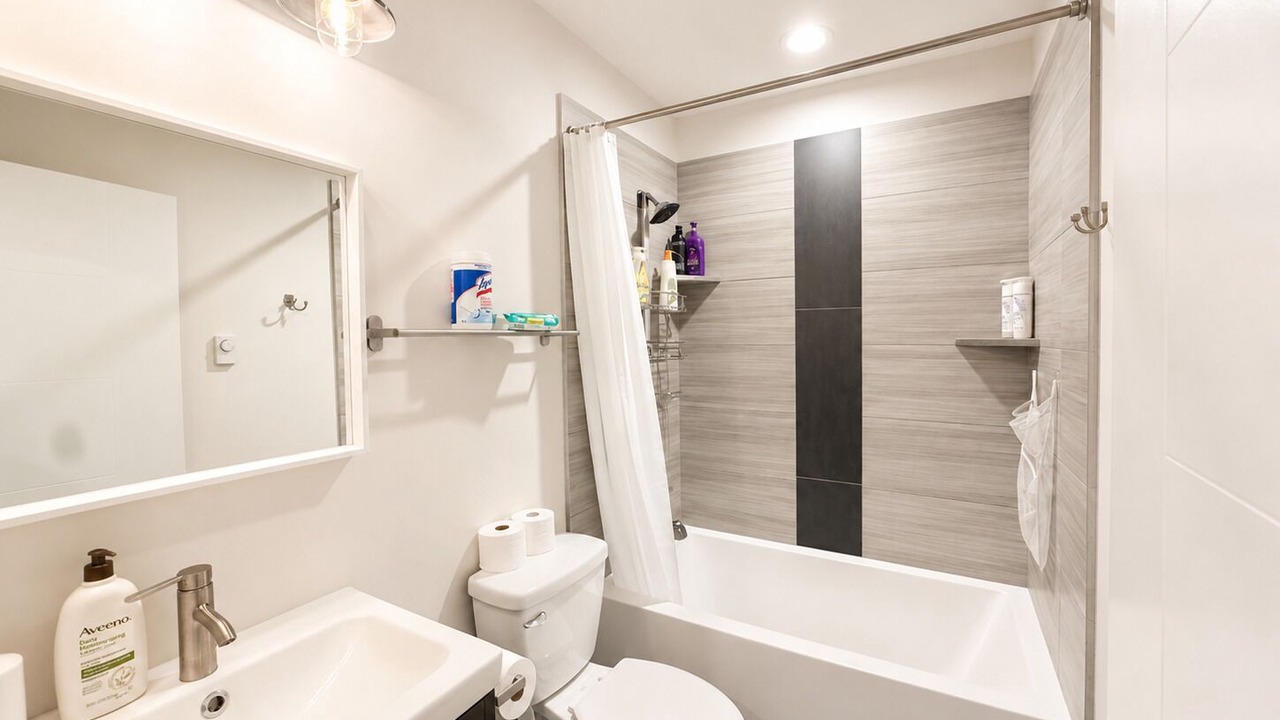 Photo of Bathroom in White Center