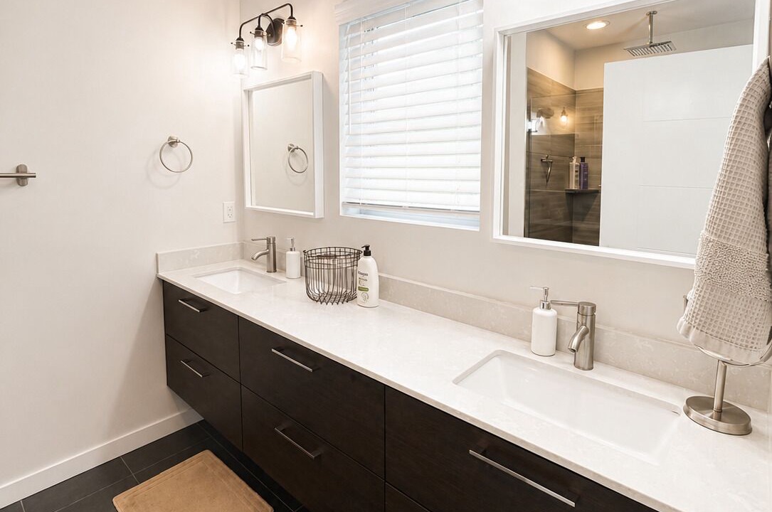 Photo of Bathroom in White Center