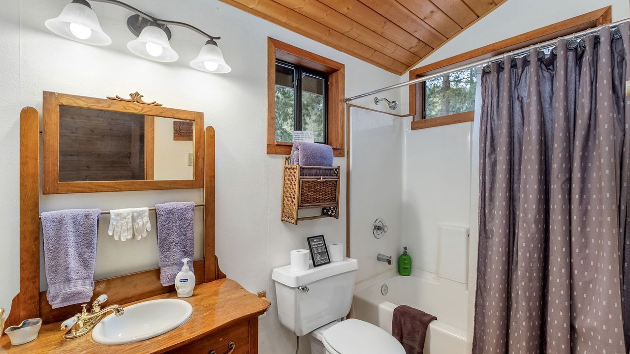 Photo of Bathroom in Leavenworth