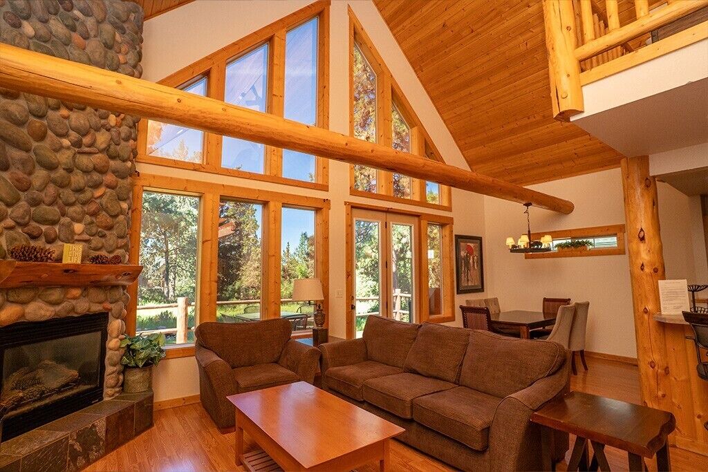 Photo of Livingroom in Klamath Falls