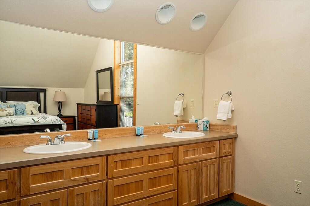 Photo of Bathroom in Klamath Falls
