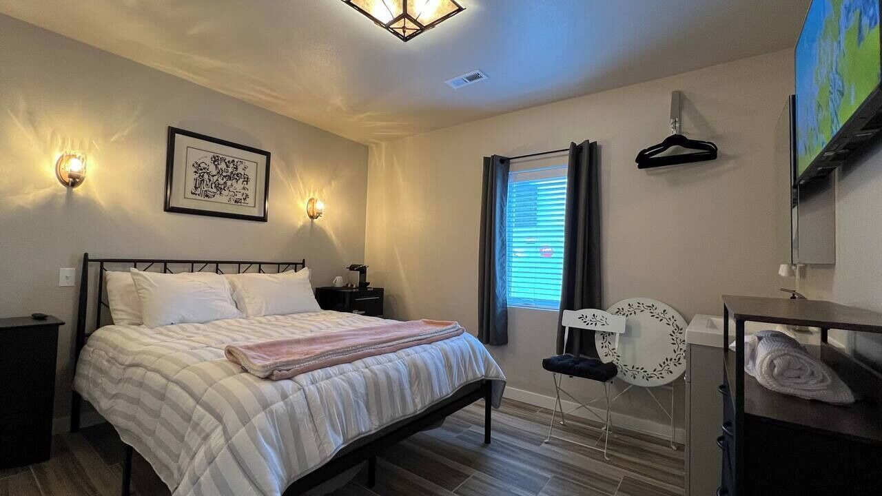 Photo of Bedroom in Mossyrock