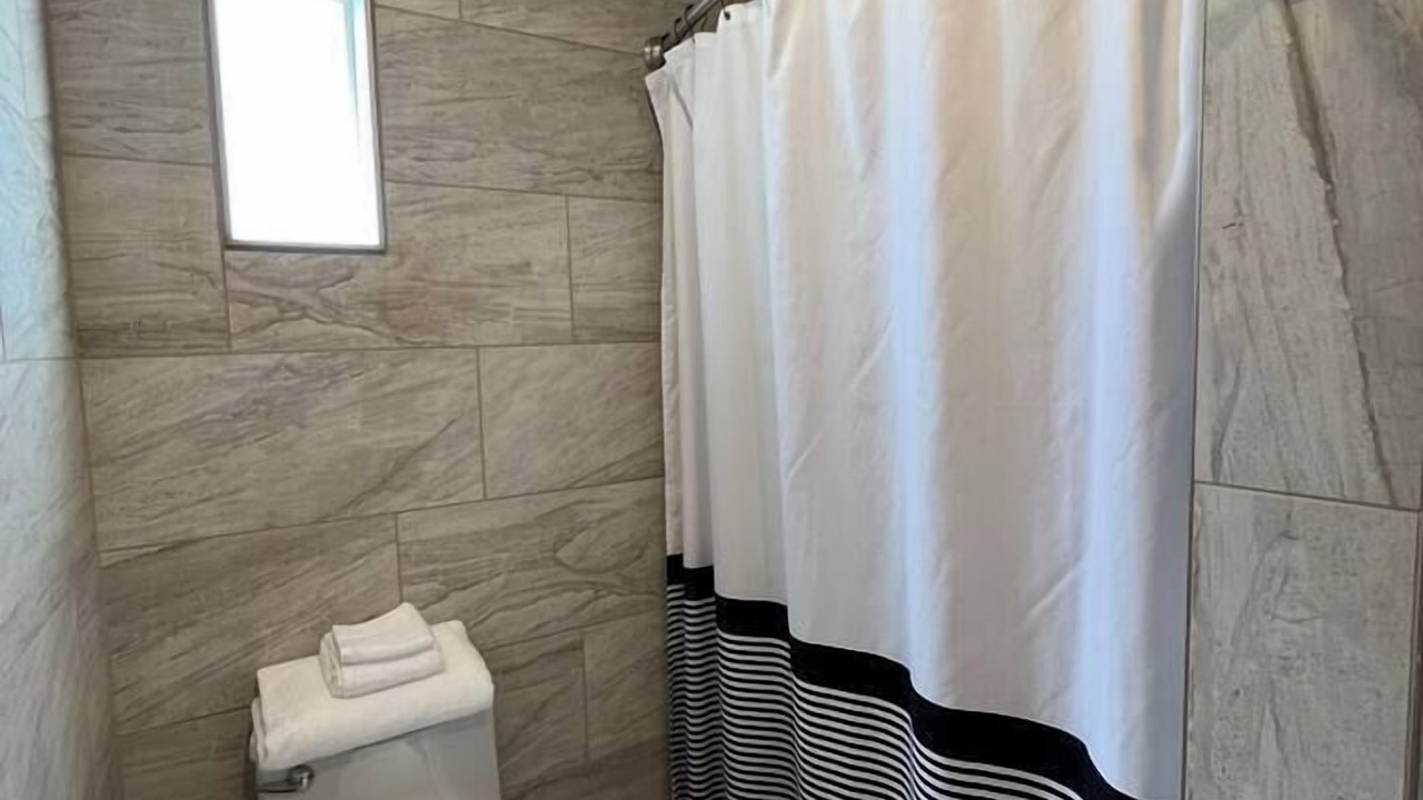 Photo of Bathroom in Mossyrock