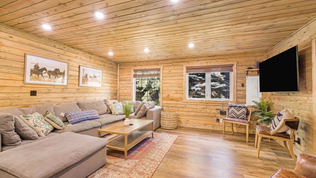 Photo of Livingroom in Island Park