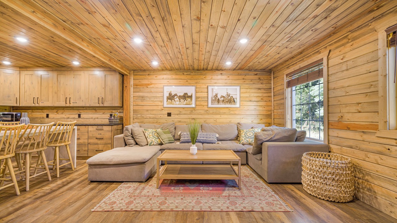 Photo of Livingroom in Island Park