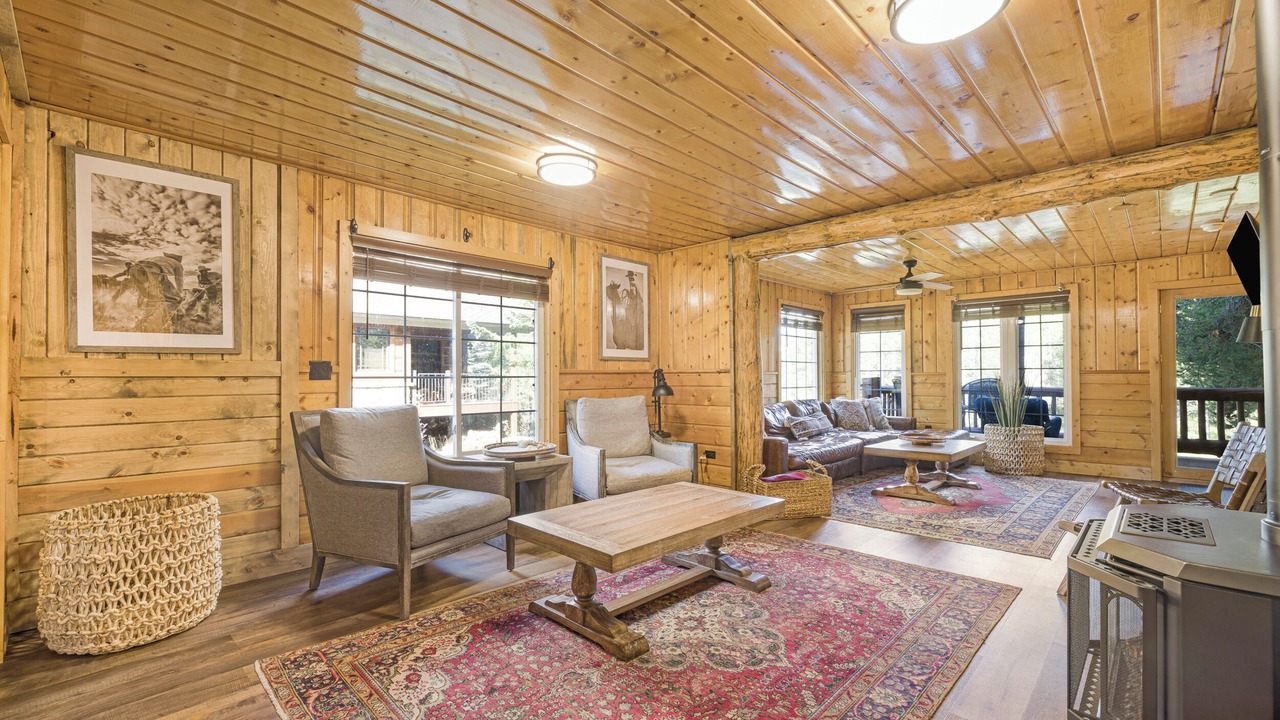 Photo of Livingroom in Island Park