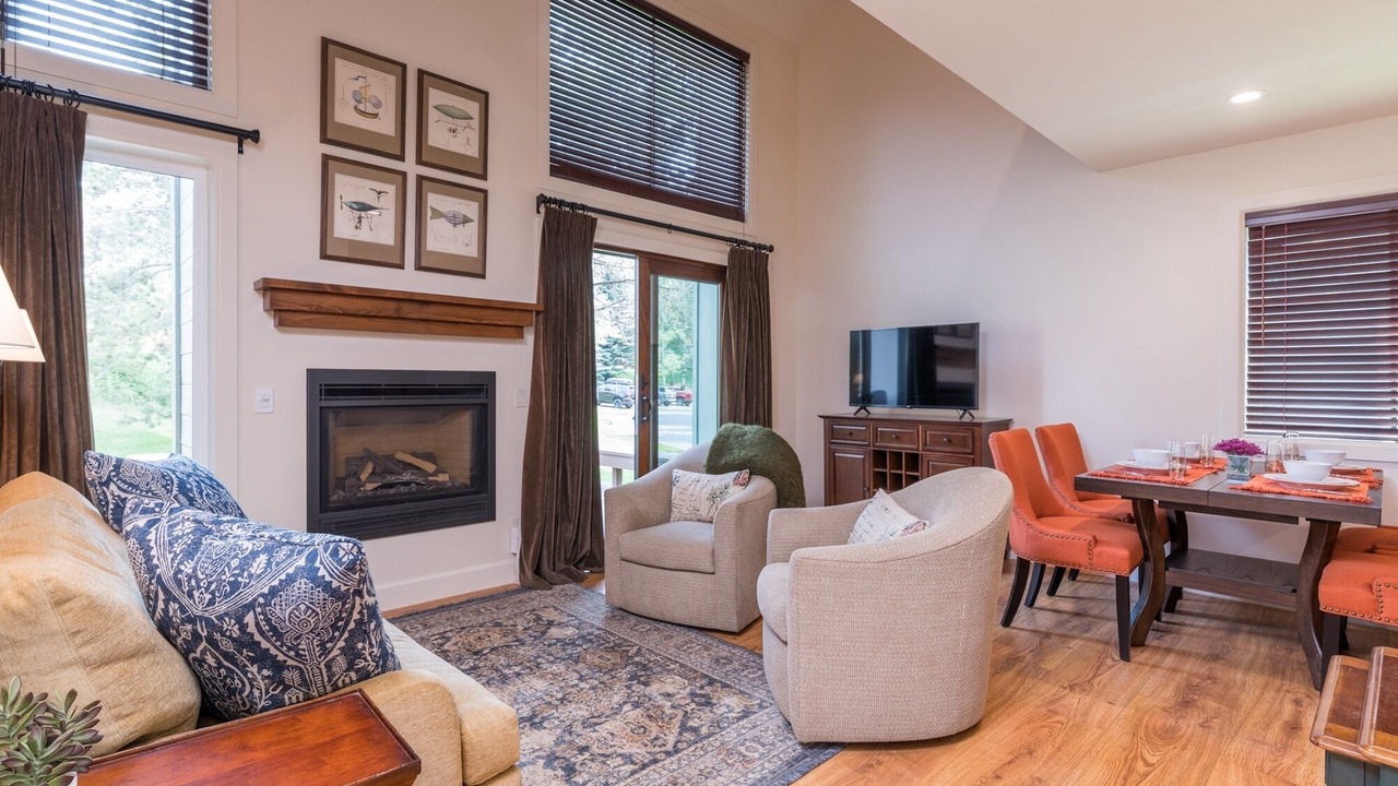 Photo of Livingroom in Elkhorn Village