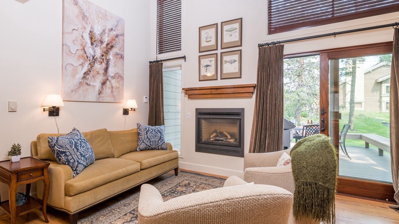 Photo of Livingroom in Elkhorn Village