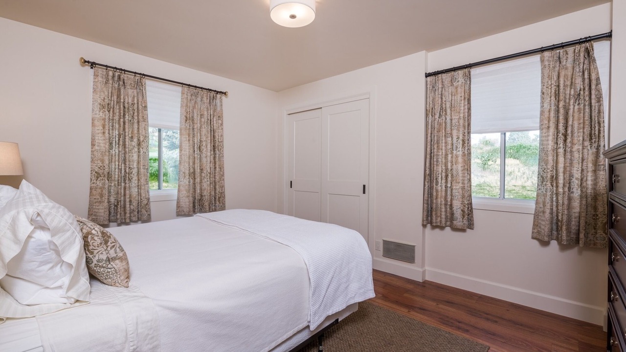 Photo of Bedroom in Elkhorn Village